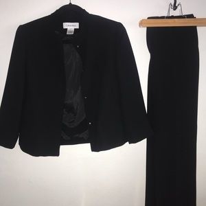 NWOT Calvin Klein women’s black suit size 2
